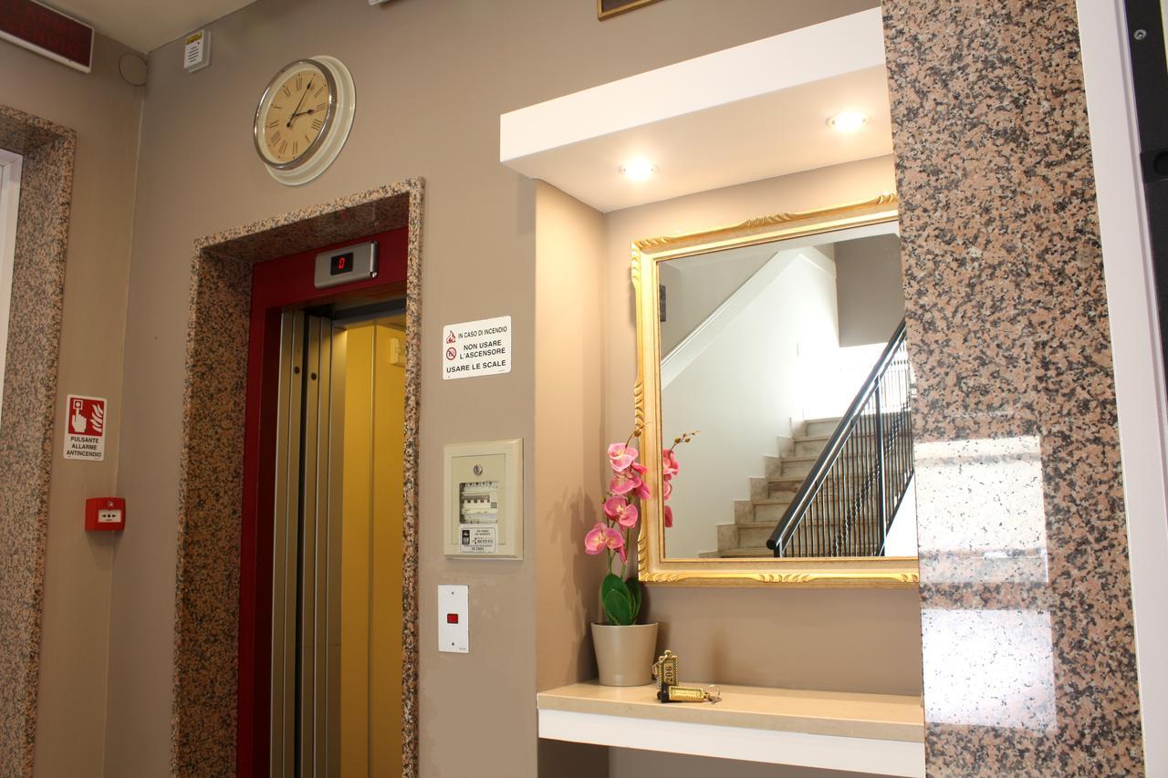 Hotel Helga Каорле Екстериор снимка