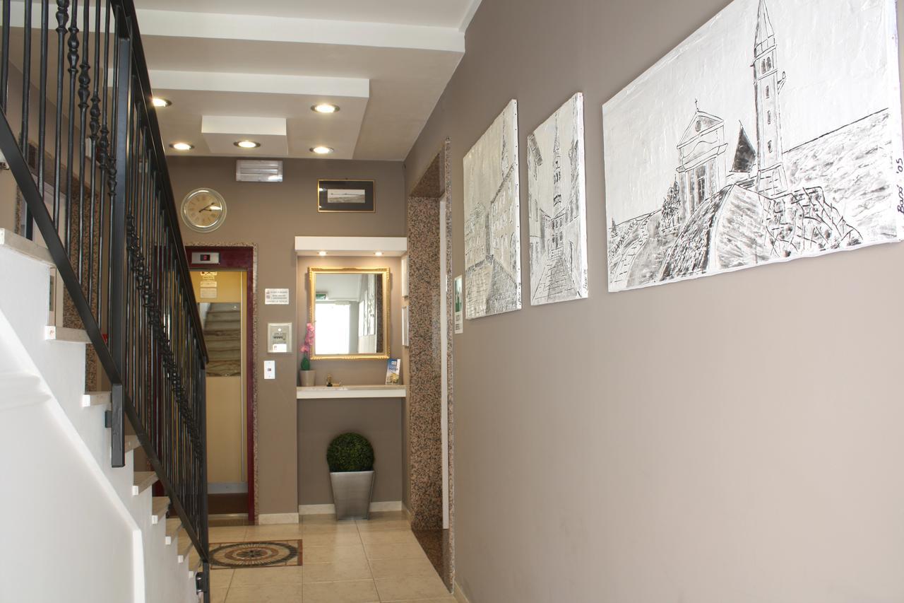 Hotel Helga Каорле Екстериор снимка